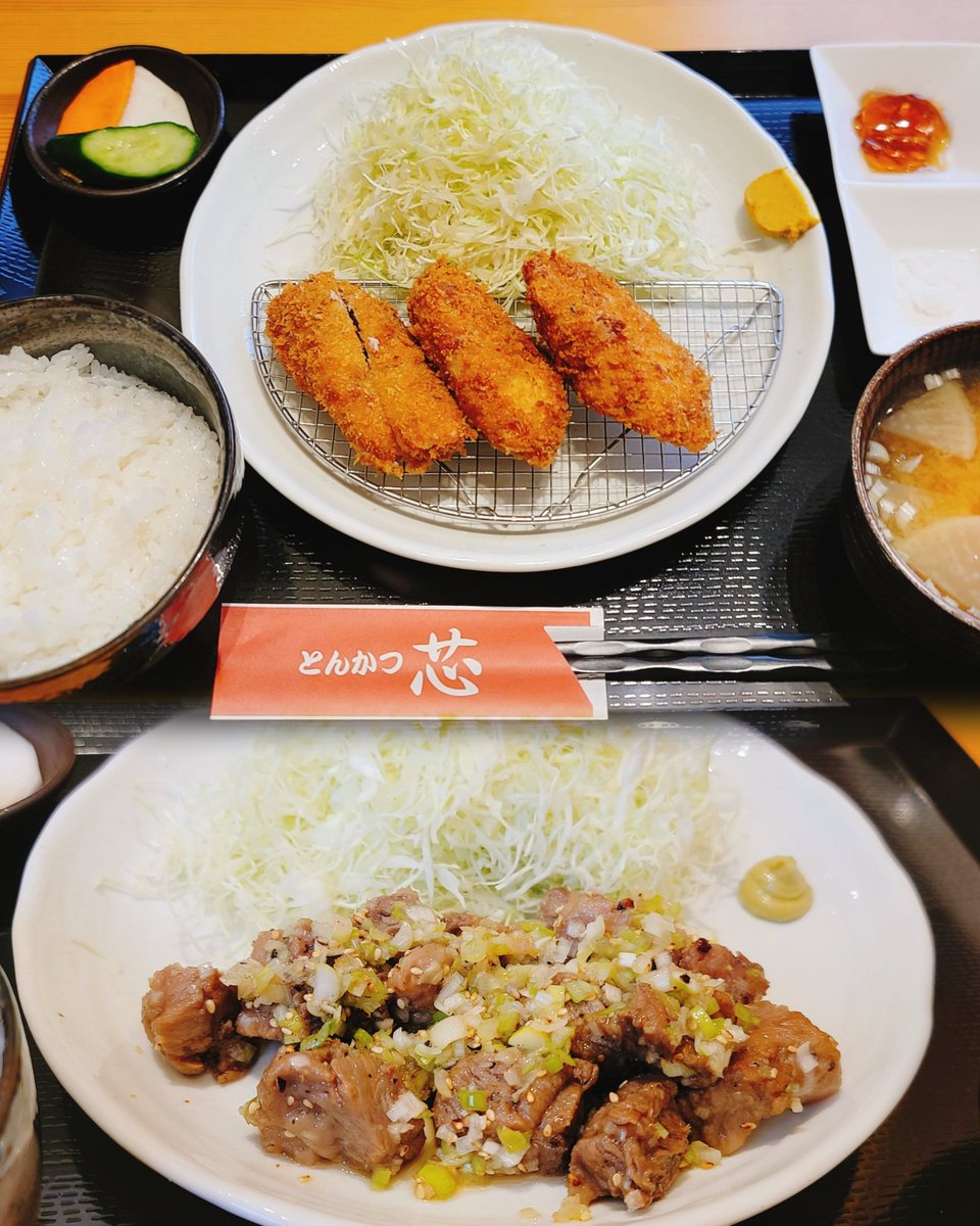 tsubasa3770's tweet photo. とんかつ芯 さん@青梅市にて
🌟特選ヒレカツ定食
🌟和牛中落ちサイコロ定食
を娘とシェアで堪能😍
『青梅の美味しかった
とんかつ食べたい❣️』と娘。
店名覚えてなくても
舌は覚えてるらしい🤣
絶妙に揚げられた
サクサク衣に柔らかなヒレ肉🥰
塩・ポン酢ジュレ💞
中落ちサイコロは葱塩ダレと山葵💫
熱々🍚＆大根たっぷり味噌汁に
ぬか漬けと盛々キャベツで
腹パン😋
御馳走様でした🌸