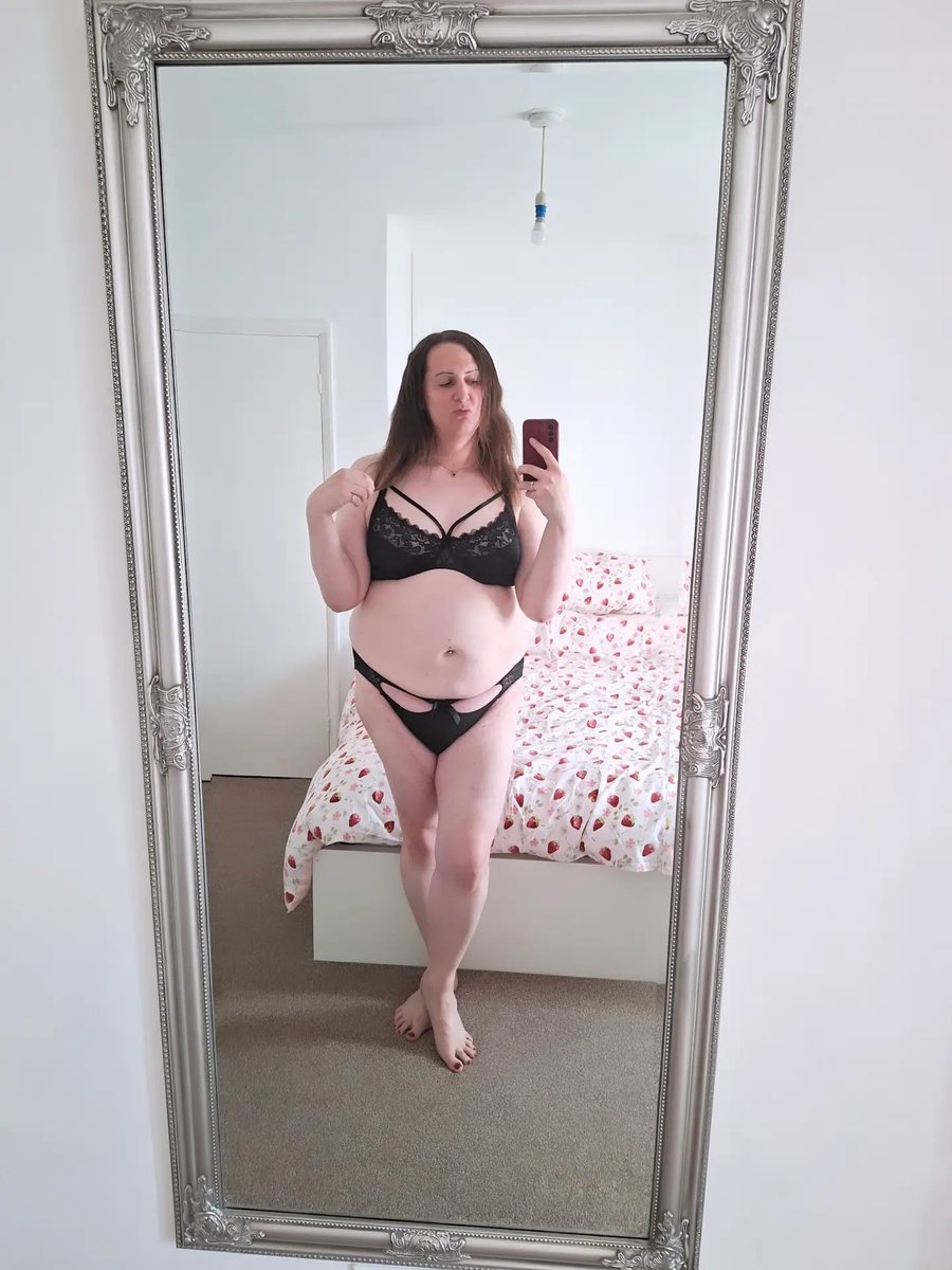 JodieADX's tweet photo. Black lingerie 🖤 �� Mirror selfies 📸 https://t.co/cf9qQeovxm
