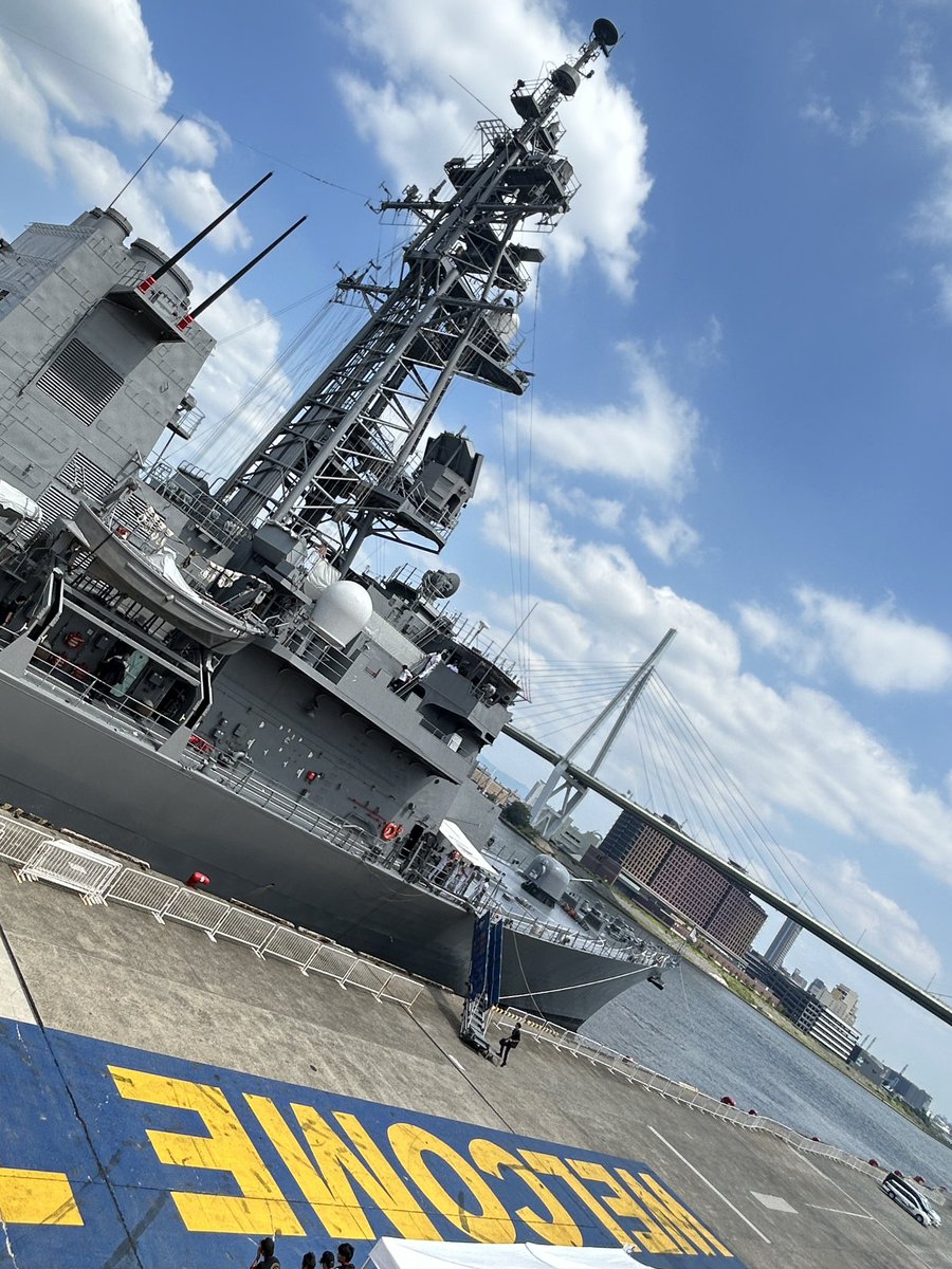 wowsbmeer's tweet photo. Welcome to osaka
#護衛艦さみだれ #大阪港 https://t.co/jVYwKTkrUF