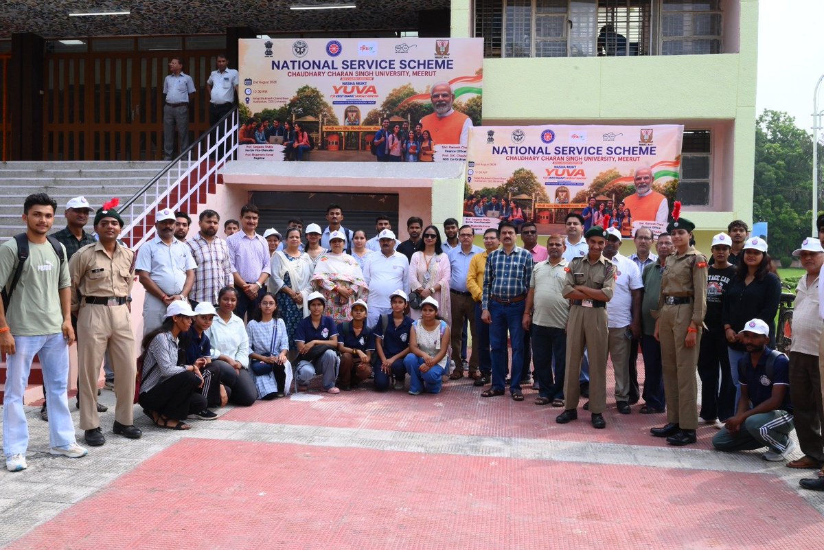 Ccsumeerut's tweet photo. ��ाष्ट्रीय सेवा योजना (NSS), चौधरी चरण सिंह विश्वविद्यालय, मेरठ द्वारा "#नशा_मुक्त_युवा_फॉर_विकसित_भारत – संकल्प अभियान" के अंतर्गत विश्वविद्यालय परिसर में जनजागरूकता रैली निकाली गई। युवाओं ने नशामुक्त एवं विकसित भारत के निर्माण का संकल्प लिया।

#NSS @Ccsumeerut https://t.co/DvsOKCMlfi