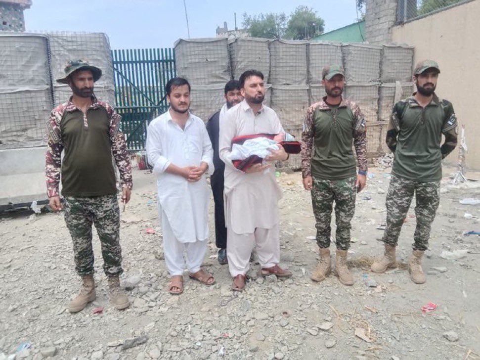 Pakistan Defies Border Closure to Provide Critical Care for Afghan Newborn