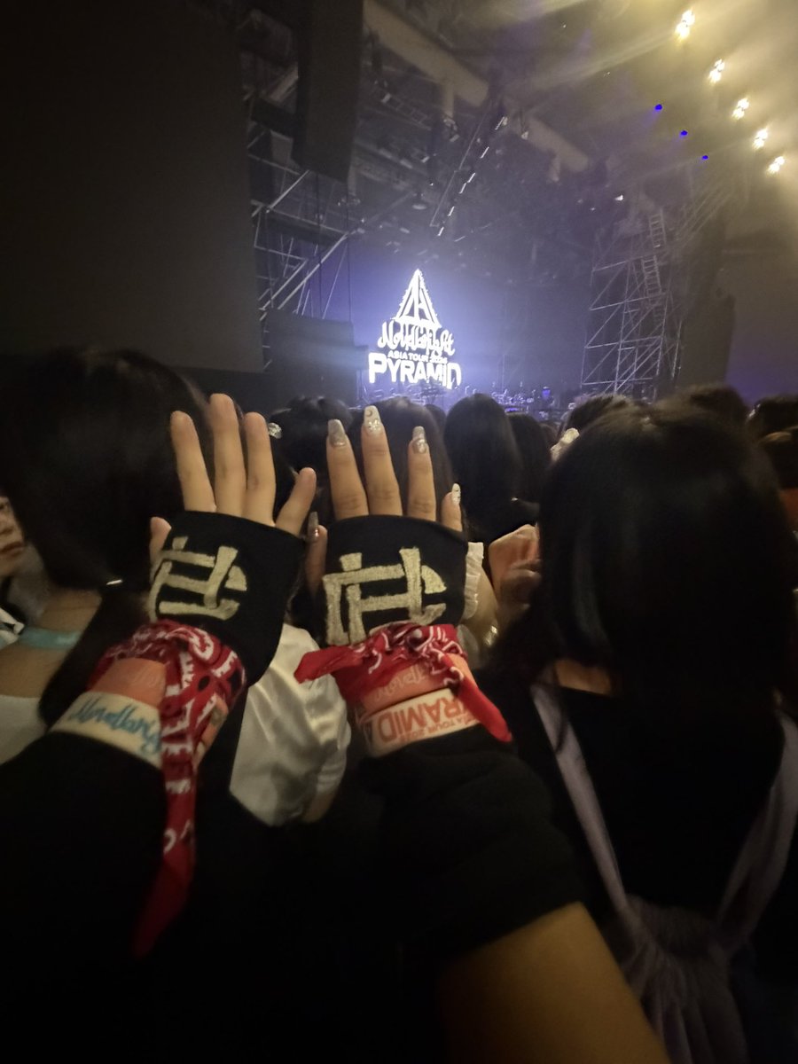 harn_nb's tweet photo. 韓国公演めっちゃ楽しかった😭2日中止になった時は悲しかったけど、行けてよかった！今回も一緒に行ってくれてありがとう☺️圭吾くん結構近くまで来てくれたし、今回のヘアスタイルがタイプすぎてやばいです🫶絶対来年も行く！そしてスカイドームで絶対しようね！！！
 #Novelbright https://t.co/JoVcHnwLgd