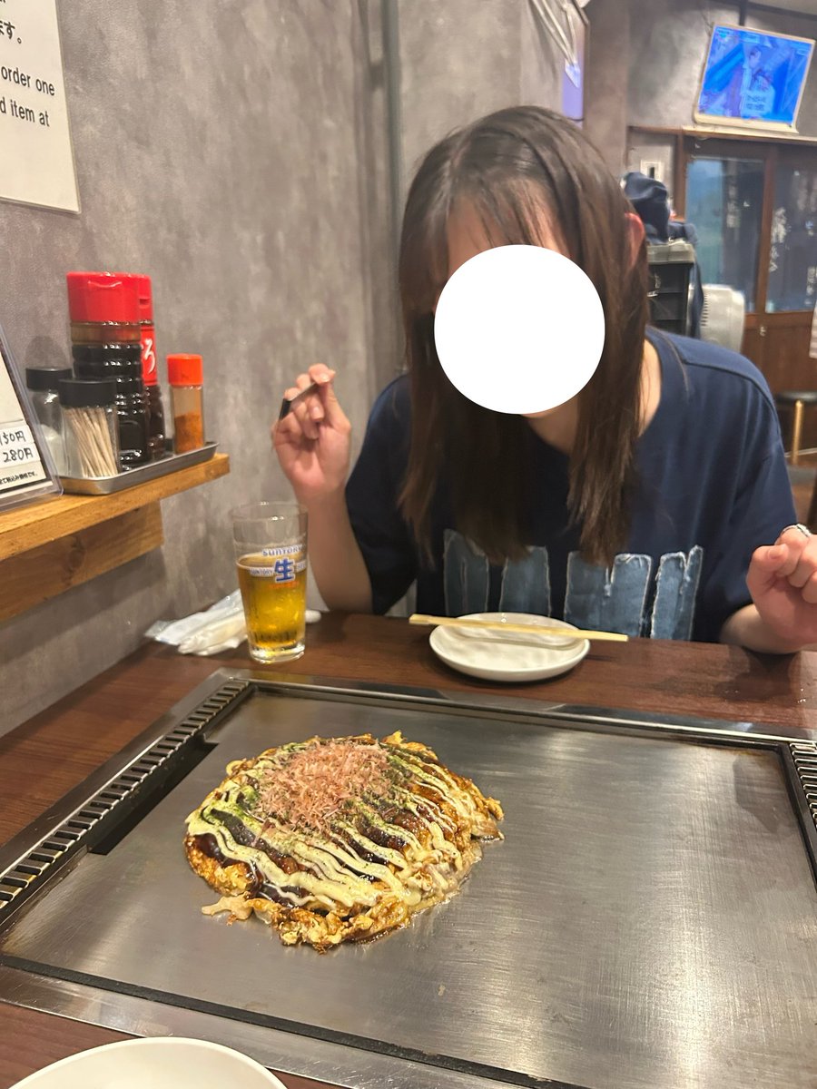 kimini_sekai's tweet photo. ライブ後はホテルの近くのお好み焼き屋さんに行った！お好み焼きすごく美味しかったし、店員さんがすごく優しくて素敵なお店だった🥰🤍 https://t.co/rVAT2XZw2h