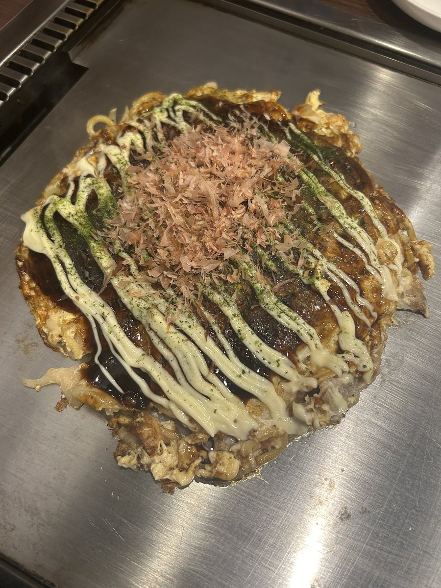 kimini_sekai's tweet photo. ライブ後はホテルの近くのお好み焼き屋さんに行った！お好み焼きすごく美味しかったし、店員さんがすごく優しくて素敵なお店だった🥰🤍 https://t.co/rVAT2XZw2h