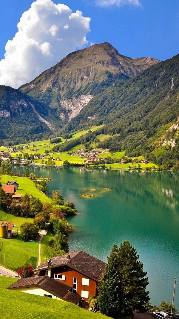 I_love_family1's tweet photo. Interlaken, Switzerland 🇨🇭 https://t.co/pn73eCAAxH