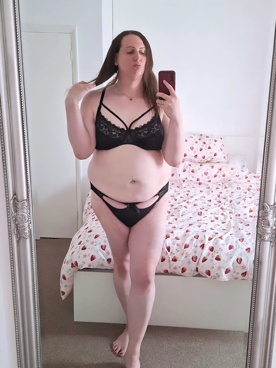 JodieADX's tweet photo. Mirror selfies 📸 (close-up) 🖤 https://t.co/LEacihYA8D