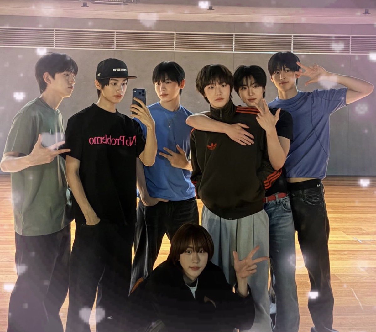 won_bin_nn's tweet photo. 🥹WITHIDにお願いがあります🥹 
リプ欄に詳細が載せておりますので、読んで下さると嬉しいです🙇🏻‍♀️💞FF外の方でも初めましての方でもぜひぜひお願いします♪♪

🔗→ https://t.co/6Yw8IdO1GA https://t.co/kIQdo03jyW