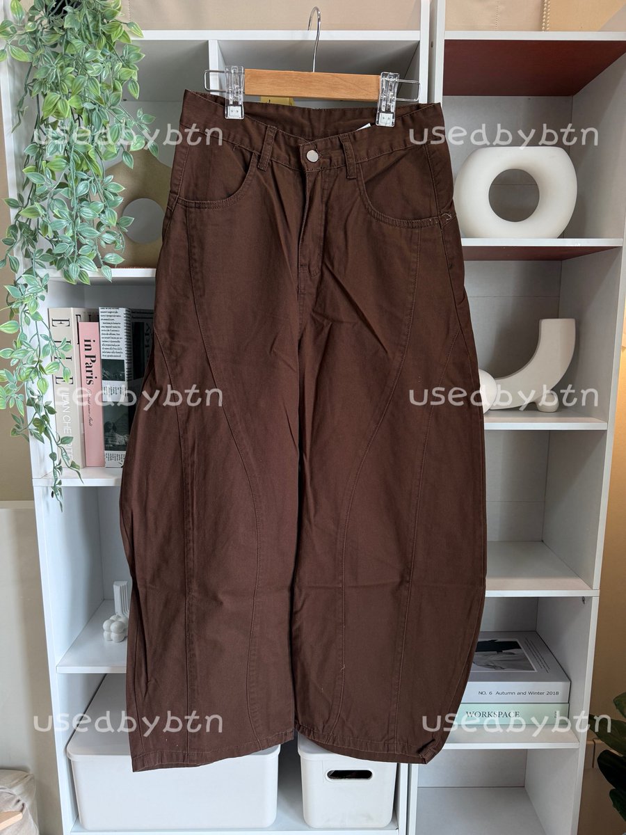 usedbybtn's tweet photo. Barrel Pants
✨Price : 150.-
🛋️Size : เอว30“ สะโพก44” ยาว39“

#ส่งต่อเสื้อผ้า #ส่งต่อเสื้อผ้ามือสอง #เสื้อผ้ามือสอง #ส่งต่อเสื้อผ้ามือ2 #vghbkk #bemingbkk #cintageshop #stylistshop #ส่งต่อcintage #โล๊ะตู้ #ส่งต่อstylist #เสื้อผ้ามือสองสภาพดี https://t.co/VtMp50mf9y