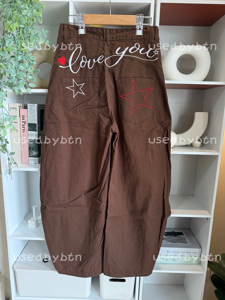 usedbybtn's tweet photo. Barrel Pants
✨Price : 150.-
🛋️Size : เอว30“ สะโพก44” ยาว39“

#ส่งต่อเสื้อผ้า #ส่งต่อเสื้อผ้ามือสอง #เสื้อผ้ามือสอง #ส่งต่อเสื้อผ้ามือ2 #vghbkk #bemingbkk #cintageshop #stylistshop #ส่งต่อcintage #โล๊ะตู้ #ส่งต่อstylist #เสื้อผ้ามือสองสภาพดี https://t.co/VtMp50mf9y