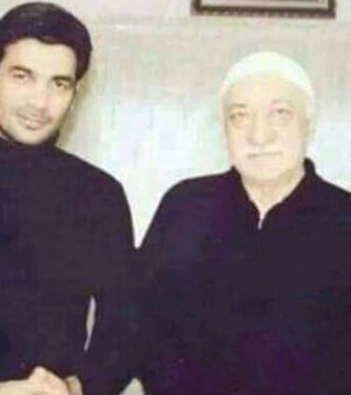 Akinci171717's tweet photo. girmediği parti kaldımı :)
alkışlarken aklınız nerdeydı
hangi partideyse ALKIŞ MANYAĞI yaptınız be https://t.co/4k0mQlFrOX