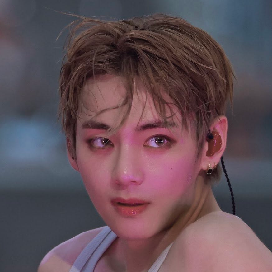 thvgaggedme's tweet photo. the eye makeup here was so pretty https://t.co/nKRlS5fbOA