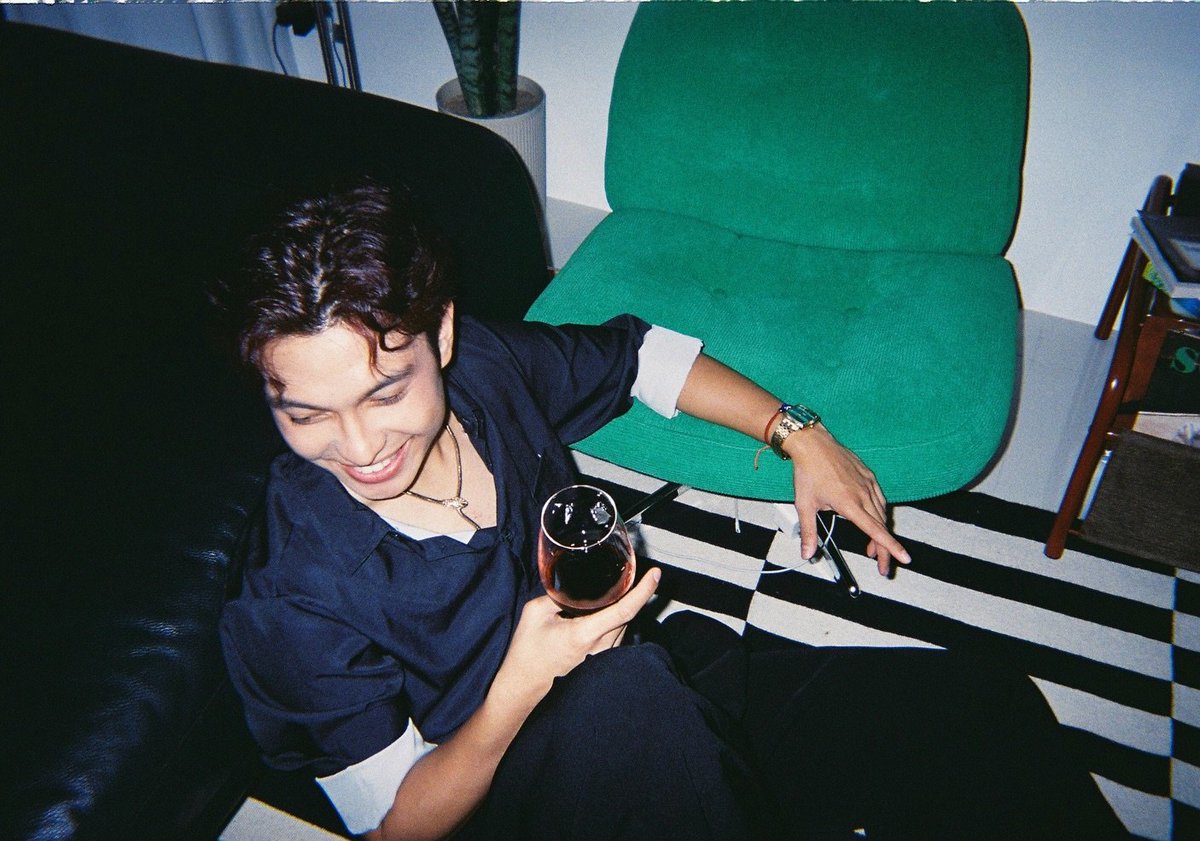 giansramen's tweet photo. he's thrilling  ★ thriving  ★ and he's twenty-five 

@gianbernardino_ https://t.co/QEYaDJYVyF