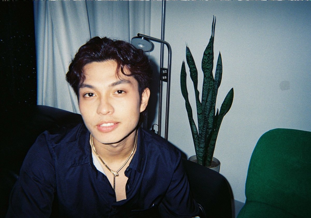 giansramen's tweet photo. he's thrilling  ★ thriving  ★ and he's twenty-five 

@gianbernardino_ https://t.co/QEYaDJYVyF