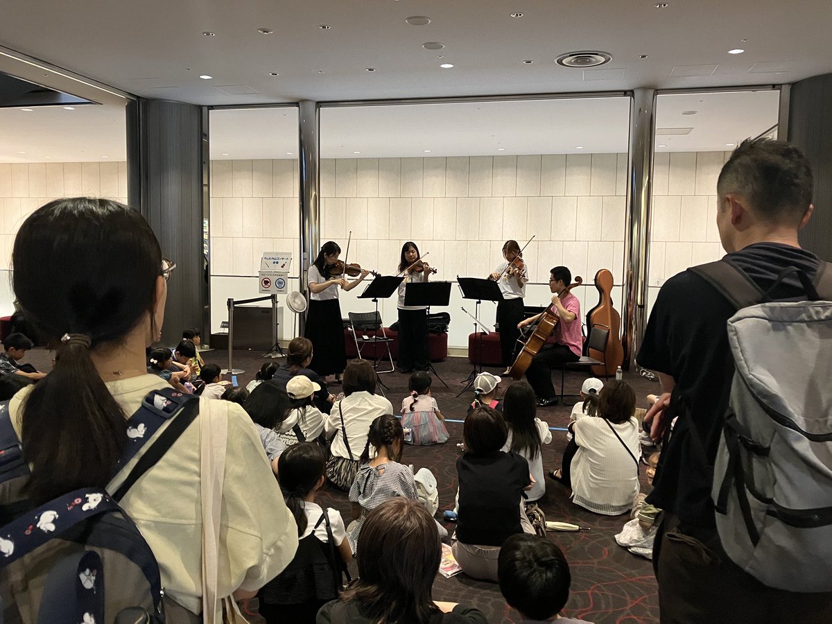 Japanphil's tweet photo. 日本フィル夏休みコンサート8/2公演のウェルカムコンサートは、弦楽四重奏をお届けしました。親しみのある曲に会場も笑顔であふれていました！
明日8/3公演の当日券もございます！
音楽とのすてきな出会いが、夏休み��思い出になりますように♪お待ちしております！（インターン） https://t.co/0M1qsNdiAp