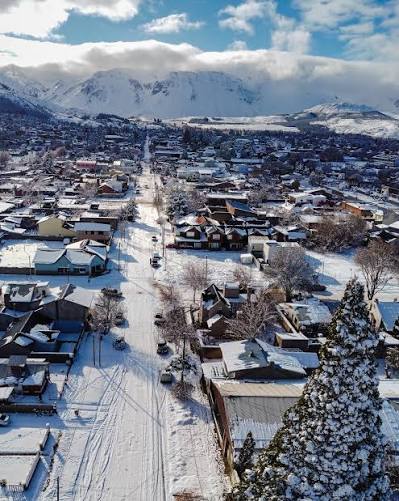 Imagen_Arg's tweet photo. Esquel vestida de blanco, Chubut 💙 Patagonia https://t.co/oJEVCUSuO5