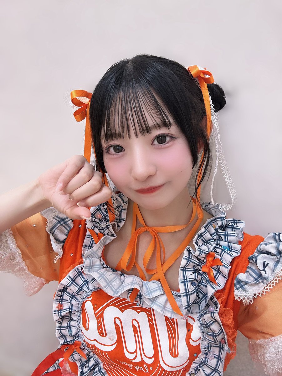 umi_ly1105's tweet photo. #TIF2026 最終日ありがとうございました❕

log youのオレンジ担当、山下うみです🐈🧡

今日は10年振りにラジオ体操で朝が始まって
SMILE GARDENのトップバッターを
つとめさせてもらったり、
浮島ステージで360℃ ファンのみんなに
囲まれてライブができたり
ほんっっっとうに楽しかったです😻❕

デビューして1年も経ってない中で
TIFに出ることができて本当に嬉しいです😭

最高の2日間をありがとう♡

log youは11月20日に1th Anniversary Liveが
Zepp Shinjukuにて開催されるので
ぜひ空けておいてくれたら嬉しいです🌟

#ろぐゆー #山下うみ