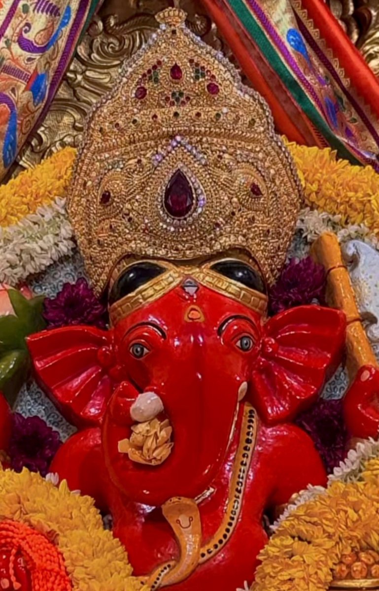 TUSHARKHARE14's tweet photo. राज ठाकरेंनी कालच्या भाषणात सिद्धिविनायक मंदिरात होत असलेल्या घोट्याळाबद्दल काही गोष्टी पुढे आणल्या.

स्वतःला कट्टर हिंदुत्ववादी म्हणवणारा एकही भक्त, एकही नेता, एकही अंधभक्त या गोष्टी बद्दल बोलला नाही. सत्ताधाऱ्यांना प्रश्न नाहीत.

भक्तगणांची राज ठाकरेंवर वैयक्तिक टीका सुरू आहे https://t.co/GNgbbaIH0l