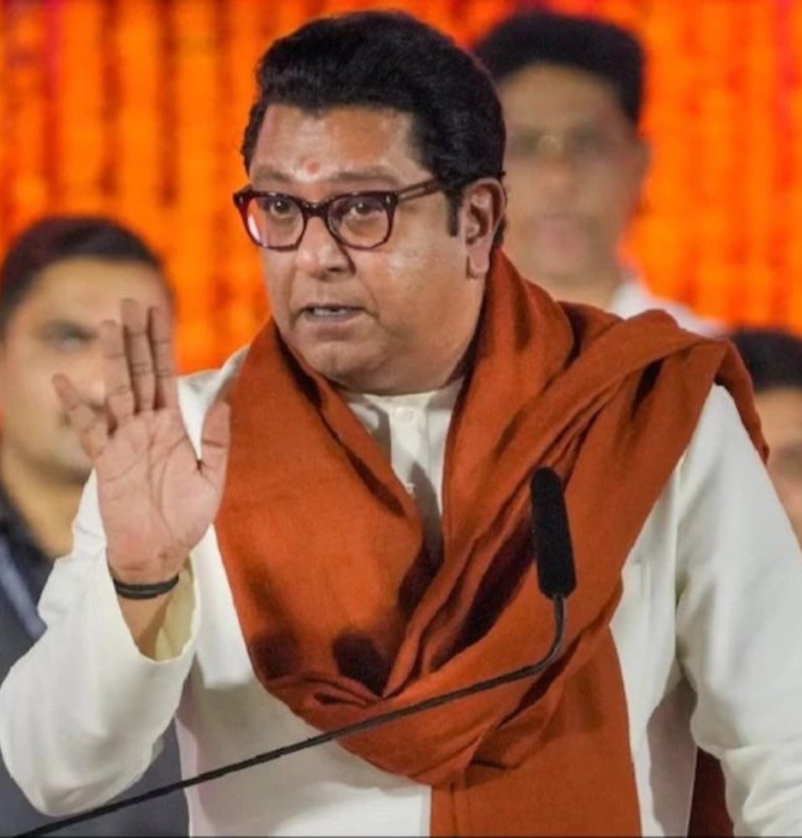 TUSHARKHARE14's tweet photo. राज ठाकरेंनी कालच्या भाषणात सिद्धिविनायक मंदिरात होत असलेल्या घोट्याळाबद्दल काही गोष्टी पुढे आणल्या.

स्वतःला कट्टर हिंदुत्ववादी म्हणवणारा एकही भक्त, एकही नेता, एकही अंधभक्त या गोष्टी बद्दल बोलला नाही. सत्ताधाऱ्यांना प्रश्न नाहीत.

भक्तगणांची राज ठाकरेंवर वैयक्तिक टीका सुरू आहे https://t.co/GNgbbaIH0l