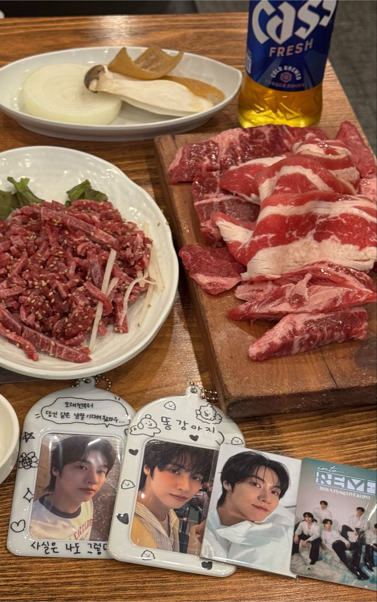 yerm_e's tweet photo. 오빠들이 저녁 소고기 먹으라길래 ..
4시간 공연즐기고 늦은 저녁밥먹기
행복하다 https://t.co/CwooMKGSnT