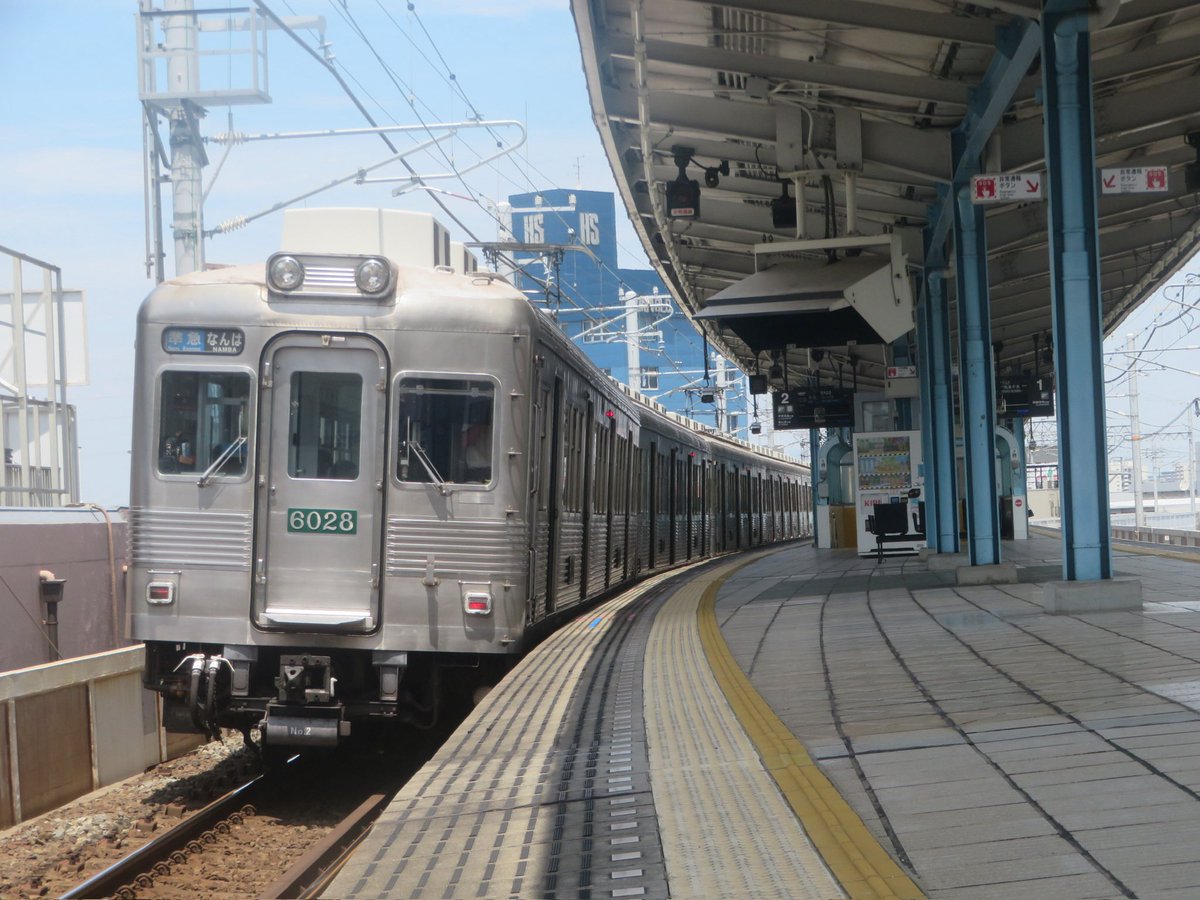 kito223R201's tweet photo. 知らぬうちに8月に入り💦💦
1発目はお休みだったので泉北6001f....

青い種別"準急行"がよく似合ってます☺️
泉北線ならではなの独特な光景、昭和な光景も残りつつ、、ニュータウンを駆け抜ける最古参の姿がよく映えます♪ https://t.co/HSK4fWG9rM