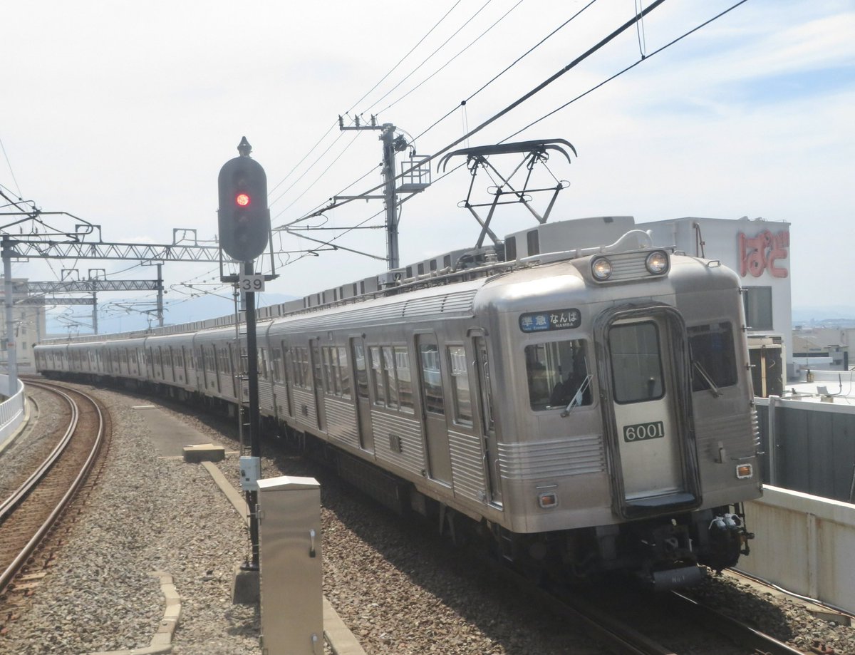 kito223R201's tweet photo. 知らぬうちに8月に入り💦💦
1発目はお休みだったので泉北6001f....

青い種別"準急行"がよく似合ってます☺️
泉北線ならではなの独特な光景、昭和な光景も残りつつ、、ニュータウンを駆け抜ける最古参の姿がよく映えます♪ https://t.co/HSK4fWG9rM