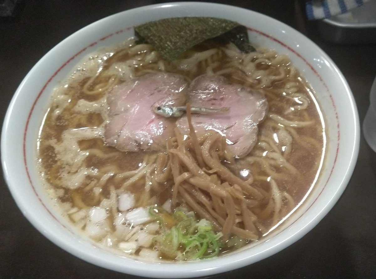 sysdays's tweet photo. 煮干しラーメンを注文。

最初見た時は「煮干しラーメンってそういう意味！？」って思ったけど、ちゃんとスープからも味がした。 https://t.co/mCFoRLuHVM