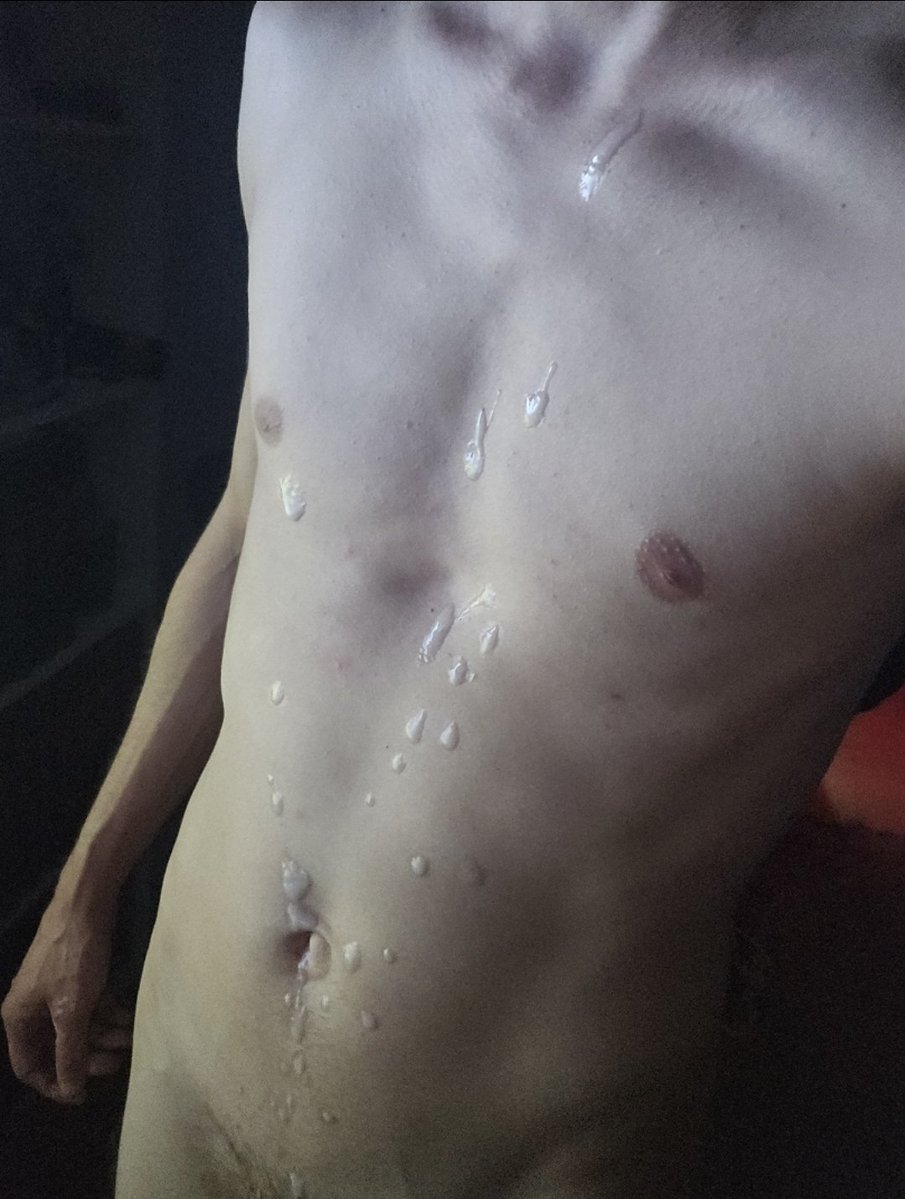 K98cz's tweet photo. @onyxsjournal You love skinny guys that show everything? Follow my OF link in bio 🤫 or slide into my DMs 😈 https://t.co/DTtd30Euca