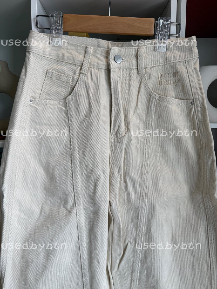 usedbybtn's tweet photo. Barrel Jeans ของ Promthongstudio 
✨Price : 190.- 
🛋️Size : เอว28“ สะโพก42” ยาว41“

#ส่งต่อเสื้อผ้า #ส่งต่อเสื้อผ้ามือสอง #เสื้อผ้ามือสอง #ส่งต่อเสื้อผ้ามือ2 #vghbkk #bemingbkk #cintageshop #stylistshop #ส่งต่อcintage #โล๊ะตู้ #ส่งต่อstylist #เสื้อผ้ามือสองสภาพดี https://t.co/dkRRG0VHJl