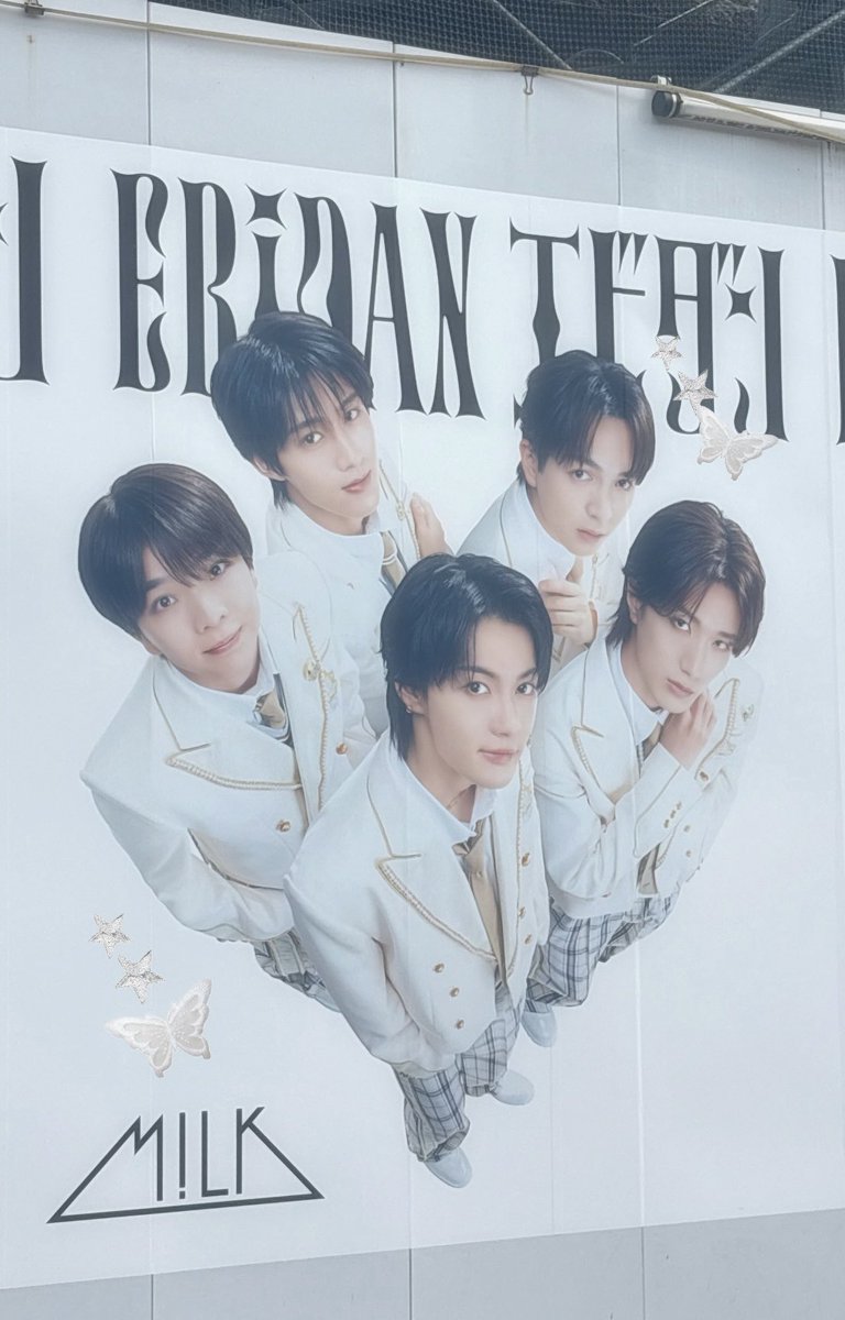 u_sa__s2's tweet photo. どこ見てもEBiDANだらけで幸せ空間すぎた💖💖
15時頃は激��みでM!LKのポスターは1時間以上並ぶ勢いだったから一緒にの撮影は断念💧空いてる時間を見計らって行くのをオススメします⤵︎⤵︎

#Yes_EBiDAN15th  #EBiDAN https://t.co/kOC3WrYvLz