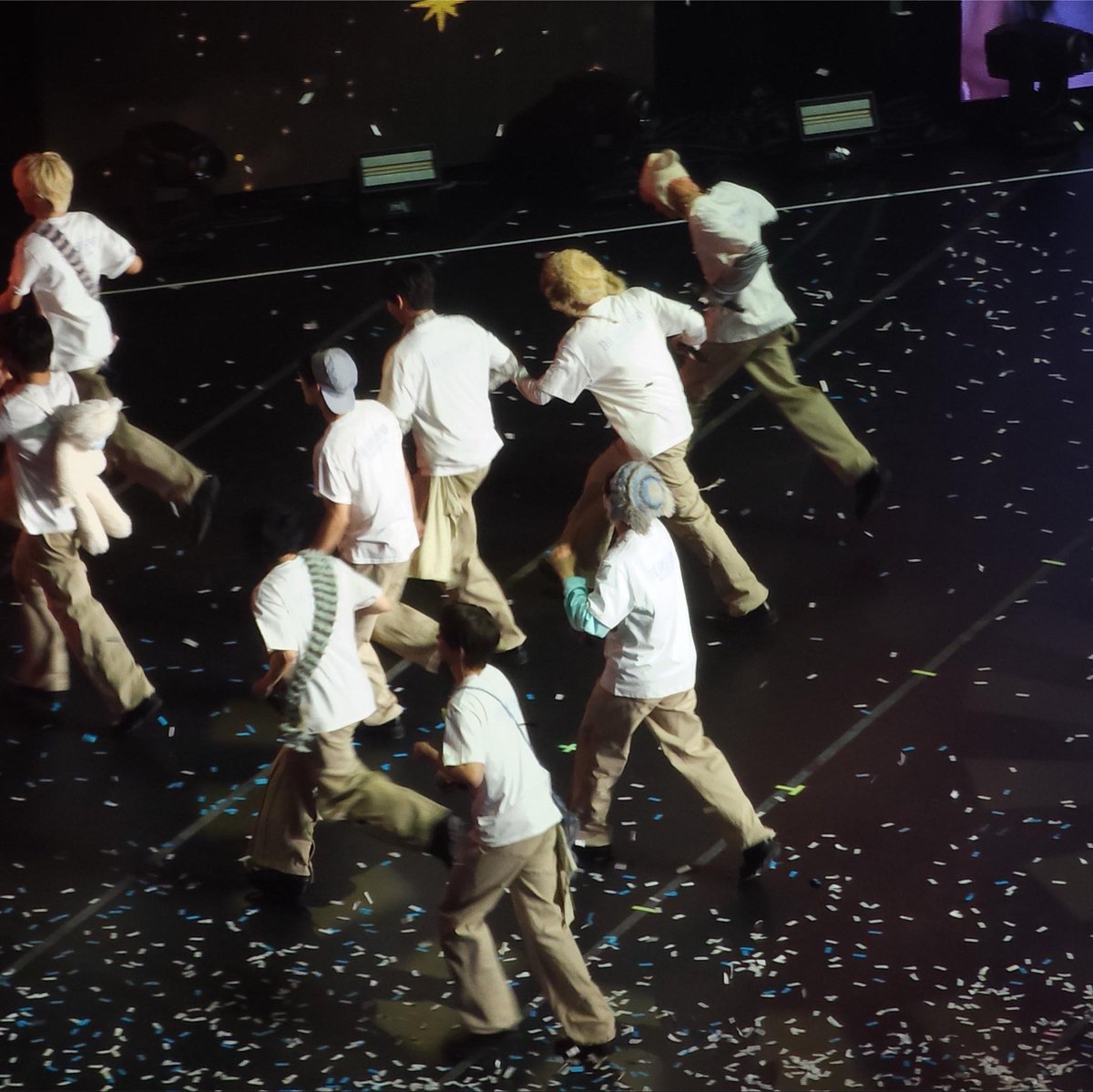 aegijuwon's tweet photo. one week since i saw these angels 🍀💗🪽 https://t.co/eop6xlXL3E
