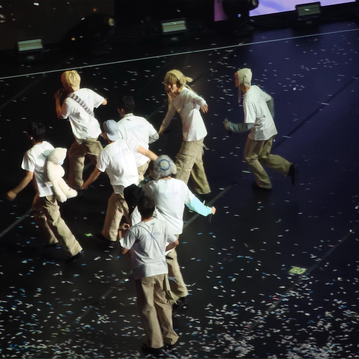 aegijuwon's tweet photo. one week since i saw these angels 🍀💗🪽 https://t.co/eop6xlXL3E