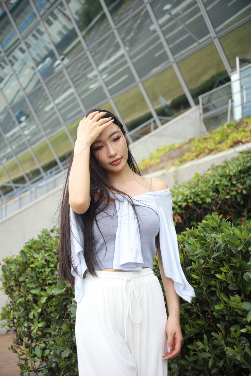 zh2itg's tweet photo. ゆきなさん
モデルの仕事も色々やってる人かと思ったら、ポートレートの経験が数回程度でこれが2年ぶりぐらいの撮影なんだそう。
暑さは案外平気だったというか、彼女は全く苦にする様子もなかったです。
#ポートレート撮影
#夏真っ盛り
#8月1日 https://t.co/VsSYoOOcfx