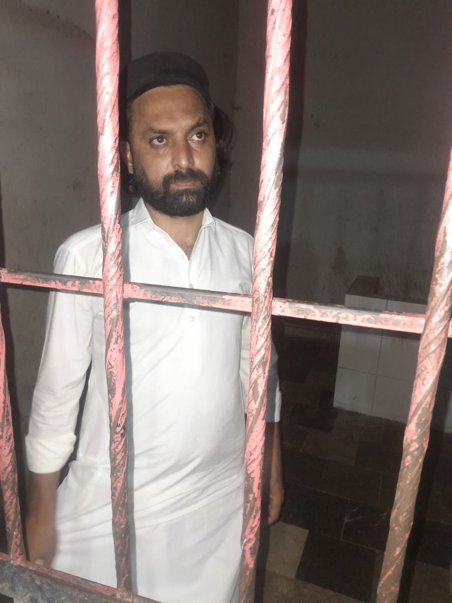 Samarjournalist's tweet photo. Good work by @KarachiPolice_ 👍👍 https://t.co/Fobd4xkxEM
