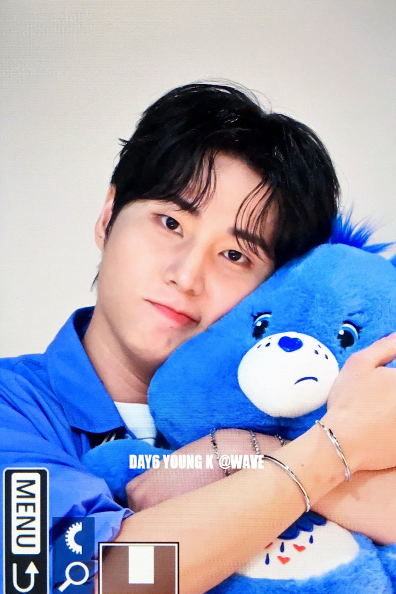 825dwdrum's tweet photo. the way he mimics the plushies….. u adorable little thing https://t.co/juGnnr0dQZ