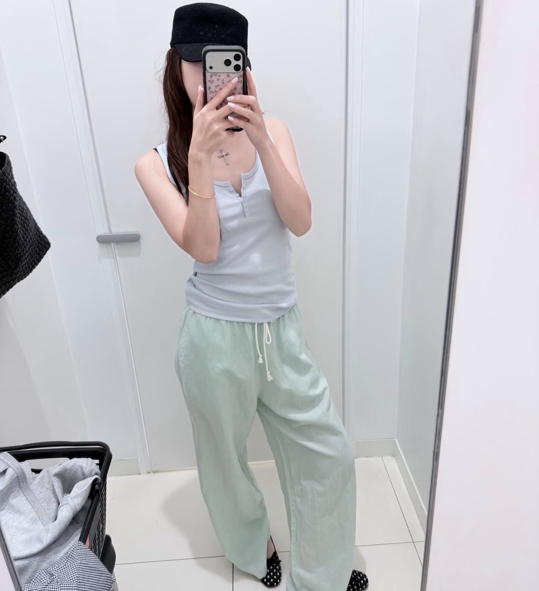 bbublequm's tweet photo. กางเกง Uniqlo สีมิ้น ผ้านิ่มๆฟินๆ เหลือ 650฿ ค่า 🧼 https://t.co/8iD7Kmj8Q0