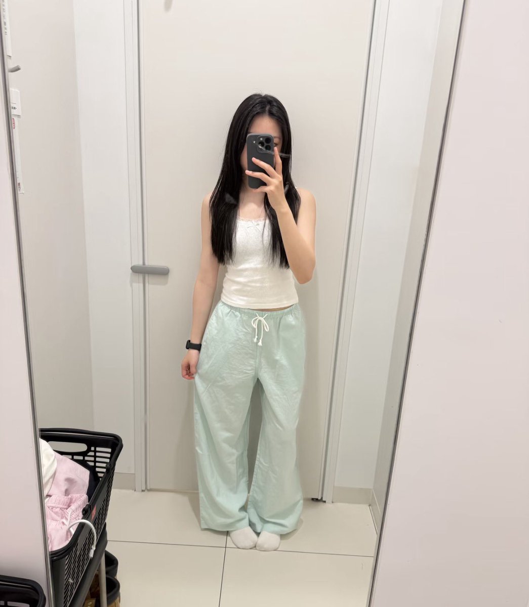 bbublequm's tweet photo. กางเกง Uniqlo สีมิ้น ผ้านิ่มๆฟินๆ เหลือ 650฿ ค่า 🧼 https://t.co/8iD7Kmj8Q0