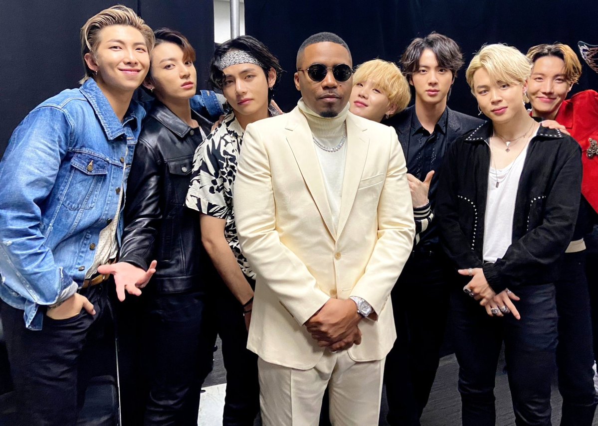 inxayn28's tweet photo. omg namjoon was cheesin so hard on meeting Nas at grammys 2020 and to think that 6 years later his idol attended his concert joon must have been on cloud nine😭 https://t.co/kBr1isCKWI