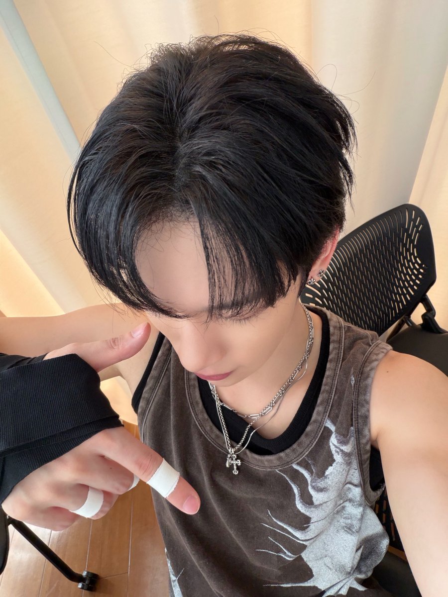 YOUNITE_JP's tweet photo. [📷] 

音程も気分も↘↘↘…🥲
YOUNIZの愛でSTEVEの気分を↗↗↗にしてください🫶🏻

@YOUNITE_offcl
#YOUNITE #유나이트 #ユナイト
#INYUN_Part_1 #POSE_姿態 https://t.co/98qY7fFt0j