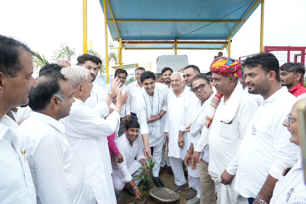 DrVikasAjmer's tweet photo. आज अजमेर जिले पीसांगन दौरे के दौरान जेठाना, कालेसरा, मांगलियावास, गोविंदगढ़ सहित जगह-जगह देवतुल्य कार्यकर्ताओं, बुजुर्गों, माताओं-बहनों एवं युवा साथियों द्वारा किए गए आत्मीय स्वागत के लिए आप सभी का हृदय से आभार!

​आपकी यह ऊर्जा, स्नेह और अटूट विश्वास ही संगठन की वास्तविक शक्ति है। शानदार आयोजन एवं गर्मजोशी से भरे स्वागत के लिए धन्यवाद।

​जय हिंद, जय कांग्रेस !
​ #Congress #Ajmer