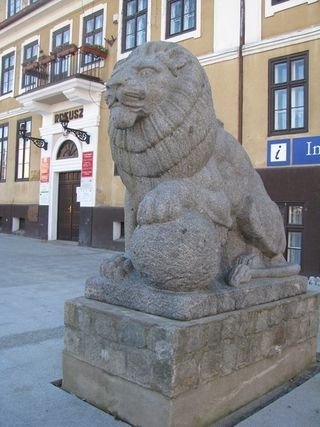 Masuria13's tweet photo. Currently, the lion is located in front of the town hall in Olsztynek. https://t.co/1lnkWUatGN