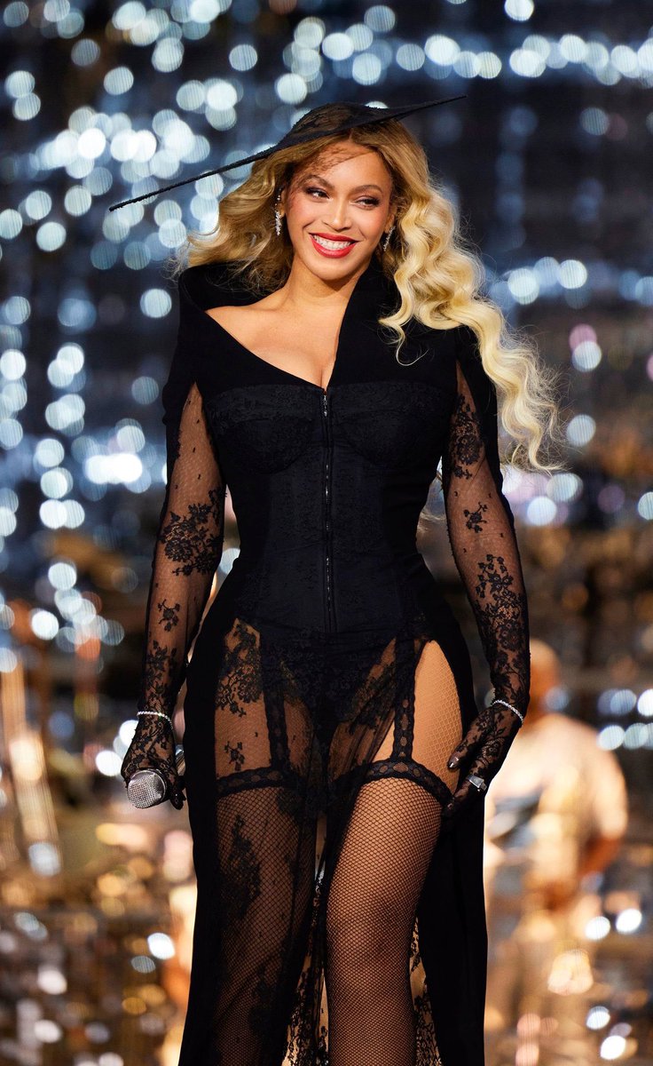 bey_archives's tweet photo. beyoncé, 2023 https://t.co/TAyOkHppiS
