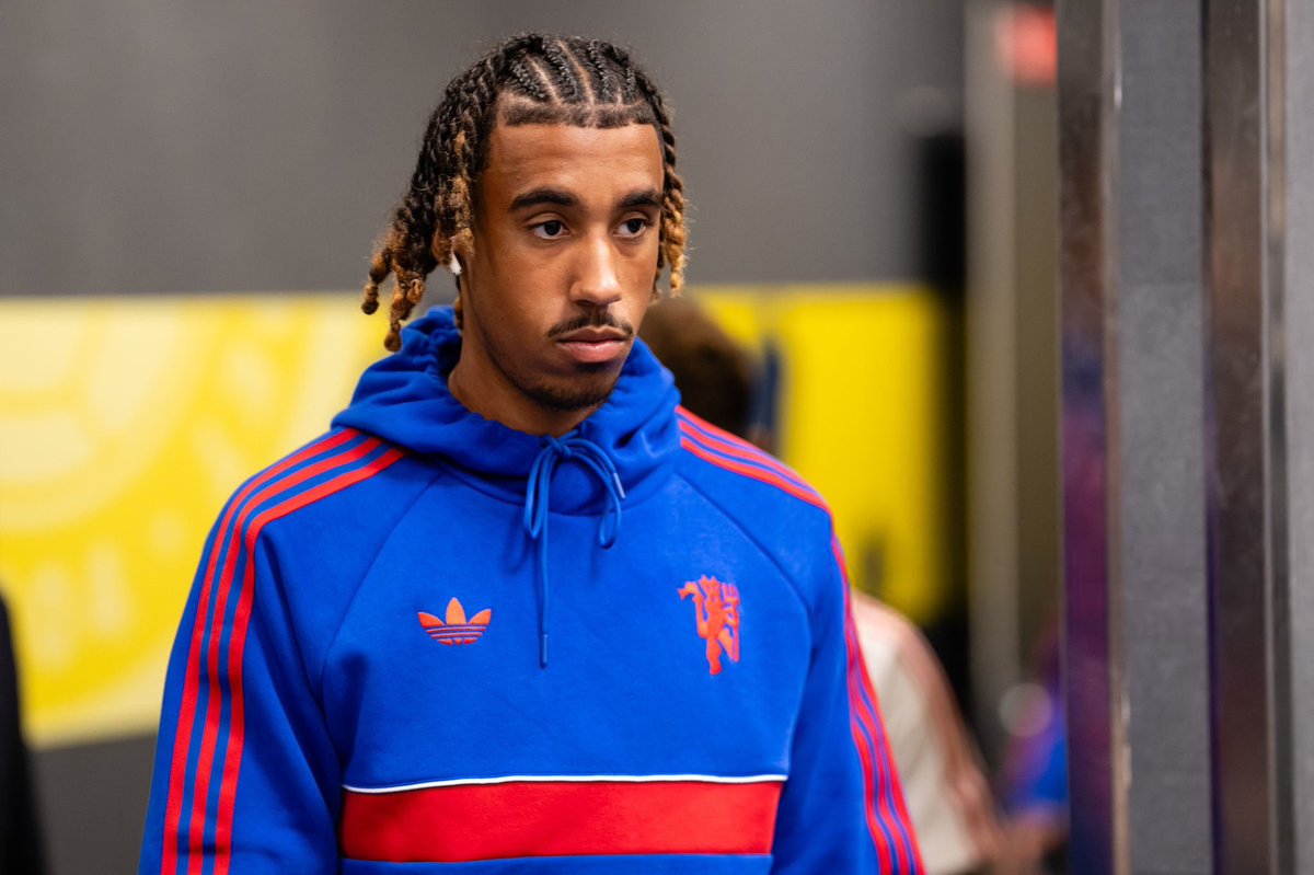 ActuFoot_'s tweet photo. 🚨 Leny Yoro 🇫🇷 : « PARFOIS LES GENS OUBLIENT QUE JE N’AI QUE 20 ANS. 💎

J’ai encore beaucoup de choses à apprendre et des progrès à faire.

Je connais mon potentiel mais je peux encore apprendre et m’améliorer.

Cette équipe est capable de remporter la Premier League ? OUI BIEN SÛR. » ❤️🏆

🎙️ @beinsports_FR