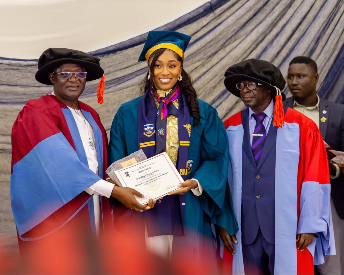 _Adireje's tweet photo. On the 30th of July, 2026.. God did A Thing 🙏🏼🤍
Got inducted into the Medical Profession as;

Best Graduating Student- Pharmacology 
Best Graduating Student- Obstetrics and Gynaecology
DISTINCTION- Surgery https://t.co/JoUFIm1d2K