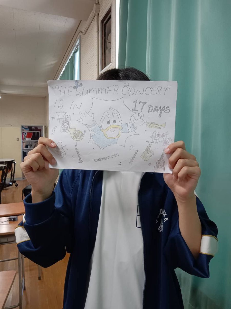 ykkbrass's tweet photo. 8/1

サマコンまであと17日！

夏合宿初日の今日のカウントダウンは、1年Percのゆうゆうです🥁
楽器とドナルドダックを描いてくれました！迫力があります✨

始めたばかりとは思えない演奏で、鍵盤やティンパニでも活躍中！
合宿でさらに成長した姿にもご期待ください！

#横須賀高校 #横高 #吹奏楽部 https://t.co/Io6uxwyfsS