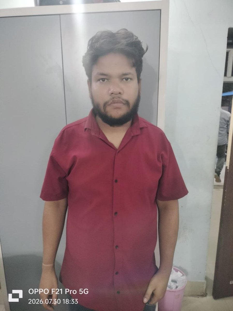 BPSC_MANTRA's tweet photo. ये तीनों BPSSC के परीक्षा में बायोमीट्रिक कर्मी/सुपरवाइजर के रूप में लगा था,परीक्षा समाप्त होने से 50 मिनट पहले पूरे प्रश्नों का उतर कई अभ्यर्थियों के मोबाईल के माध्यम से पहुंचाया है ।
ये लोग AEDO exam में  भी ऐसा करने का बात भी स्वीकार कर लिया है 😡
#examscam #biharexam #aedo https://t.co/SZDDCU6eAM