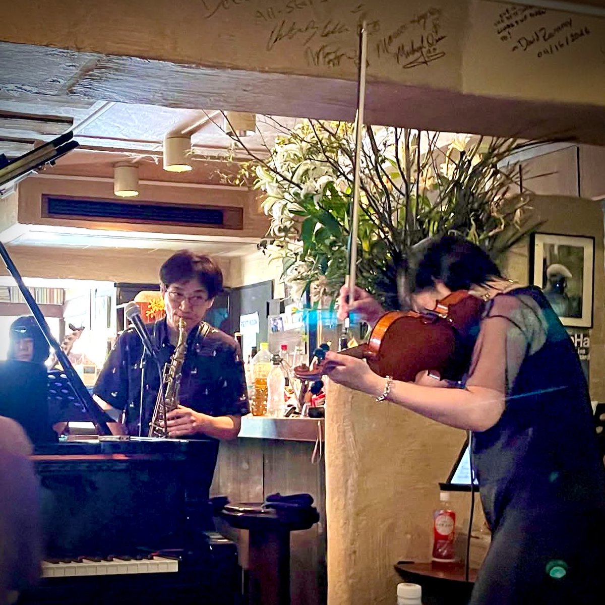 1228342's tweet photo. エムリバ本番@代官山終了🎻🎷
皆さま＆メンバーさま アザスです✨ https://t.co/RRxKU689eq