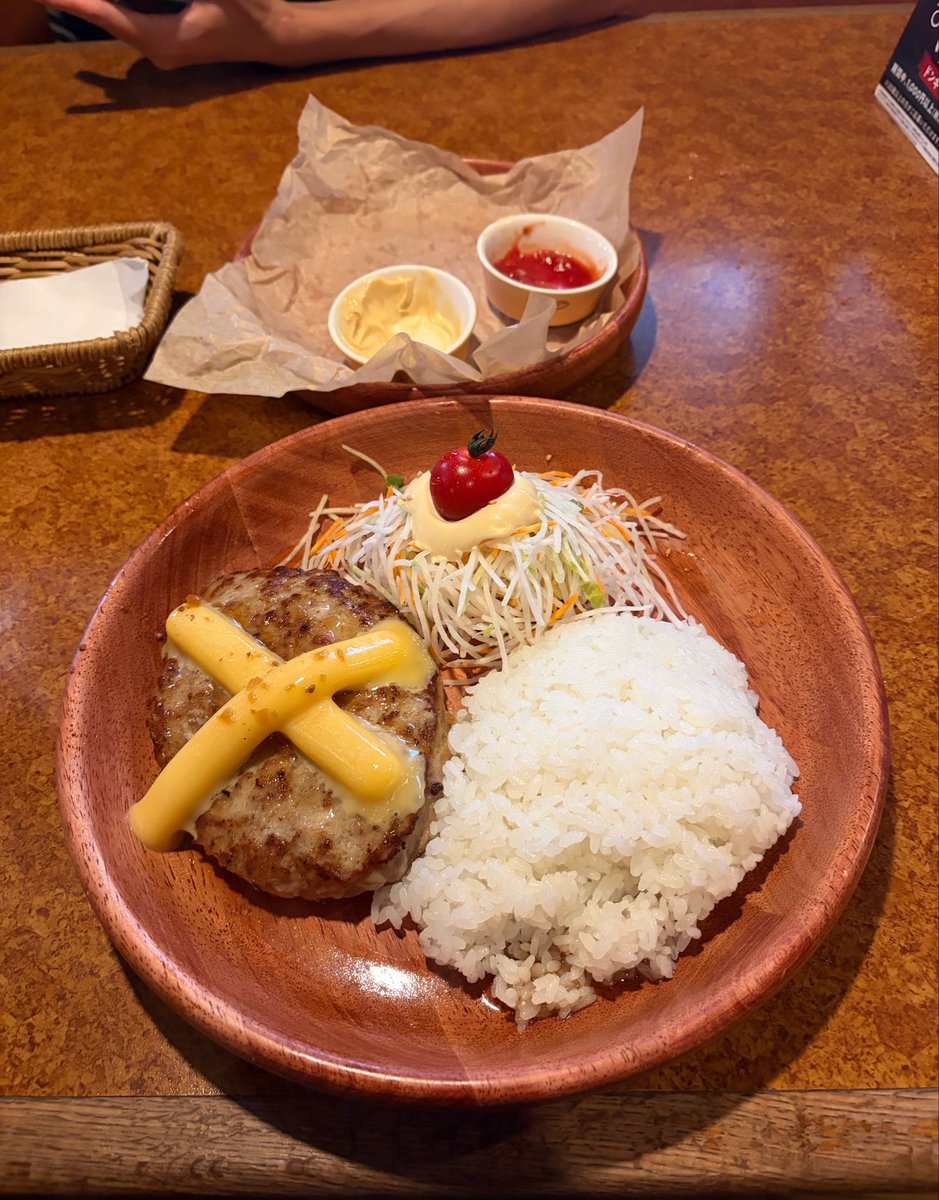 bread0626's tweet photo. 夜はびくドン

 #日常垢 #ハンバーグ https://t.co/9L1eyLBQCc