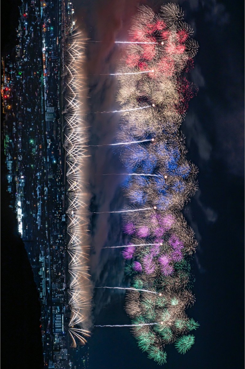 coopix4's tweet photo. 長岡花火大会の強烈な一撃🎇 https://t.co/vGssDpMbFJ
