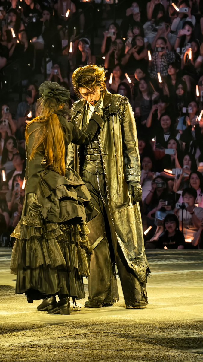 KUNBlue82's tweet photo. Oh my god, Kun literally recreated the “Dead Man” music video right there at the concert today.

#KUN #CaiXukun
@kun_officialx https://t.co/lcKxmAbwwp
