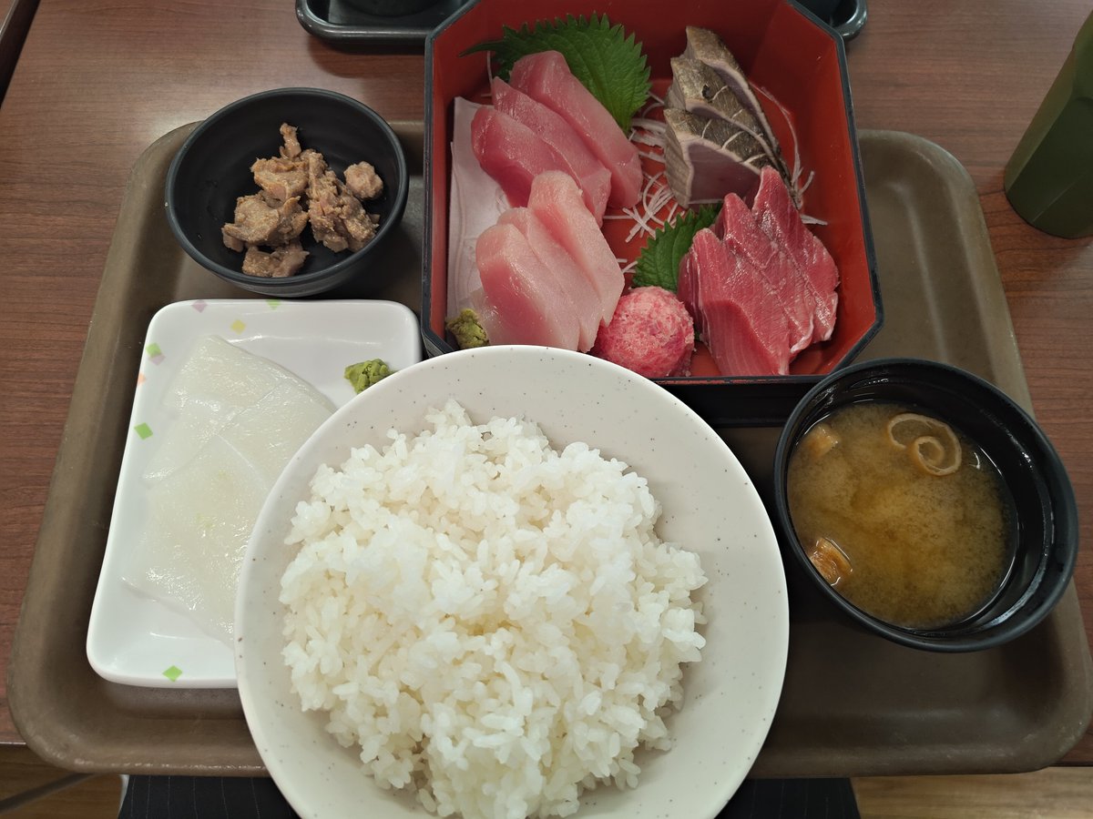 karen_pokeca's tweet photo. オススメとやらの海鮮屋めちゃくちゃ良くて感動 https://t.co/CRmdPxQumD